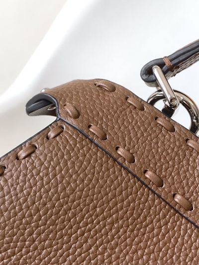 フェンディバッグ着用イメージ